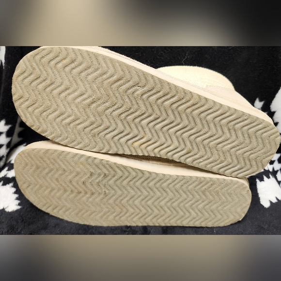 VS Pink Iridescent Bling Faux Fur Booties ✨️ - Picture 11 of 11